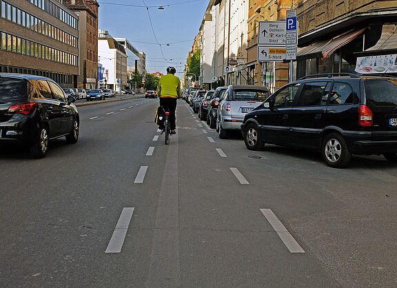 Neckarstraße Stuttgart, Schutzstreifen